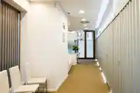 Zona de acceso a gabinetes desde la recepción en Pamplona